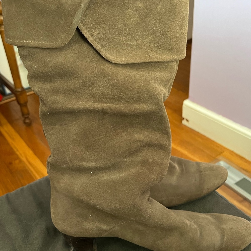 Size 9 Boots with a heel!